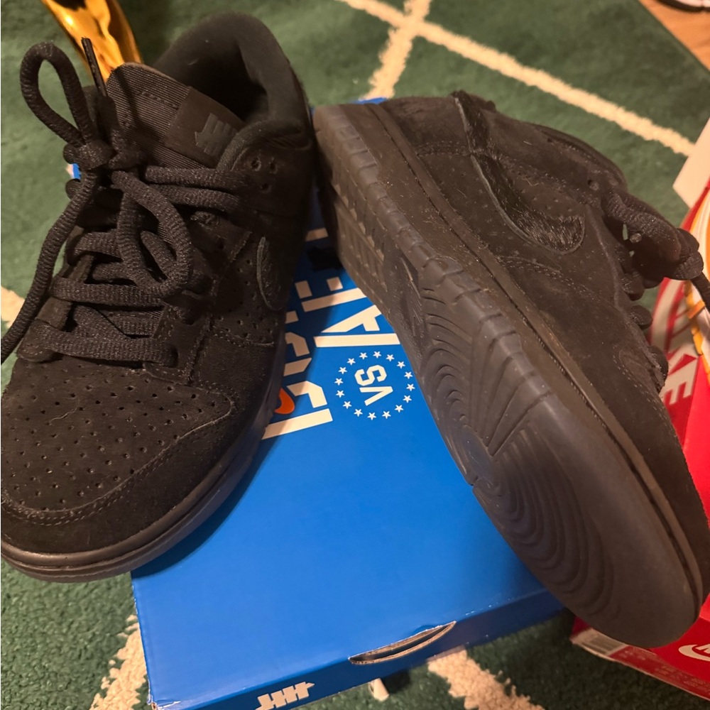 Black dunks